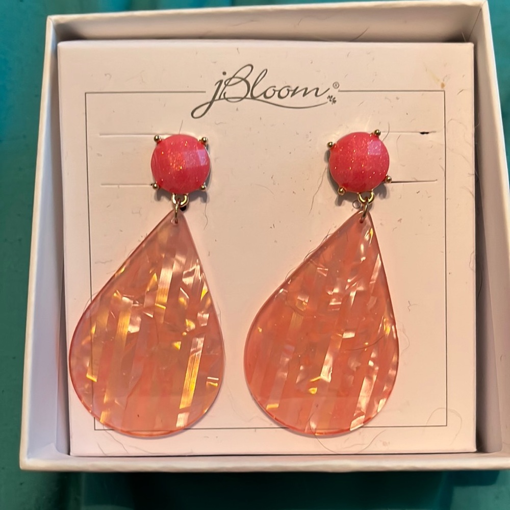 Beautiful pink earrings. Never worn! glistens and teardrop shape is sparkly!